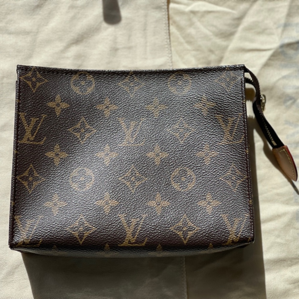 Louis Vuitton Toiletry - Poche Toilette 19